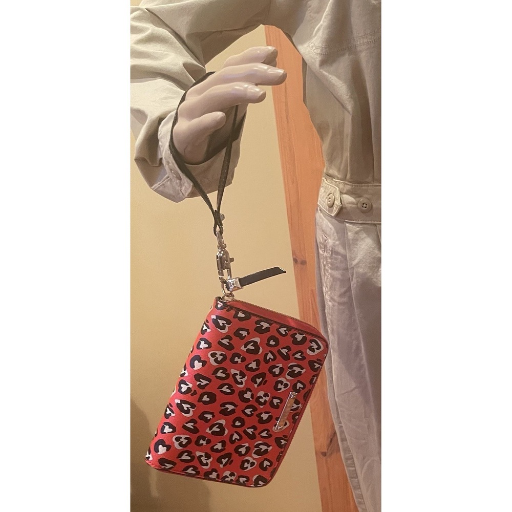 Stella & Dot Wild Hearts Tech Clutch Red Leopard Heart Wristlet Wallet
